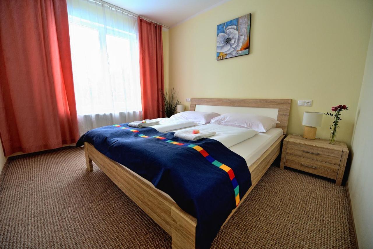 Hotel Korekt Пиещани Екстериор снимка