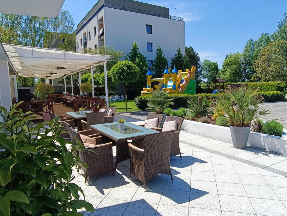 Hotel Korekt Пиещани Екстериор снимка