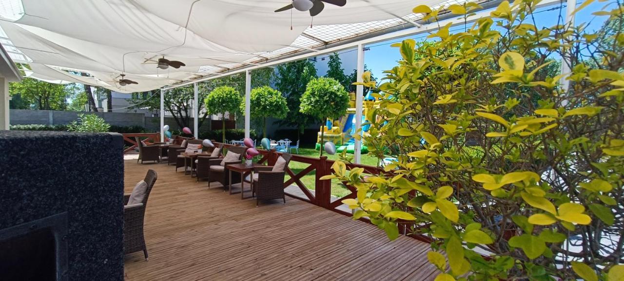 Hotel Korekt Пиещани Екстериор снимка