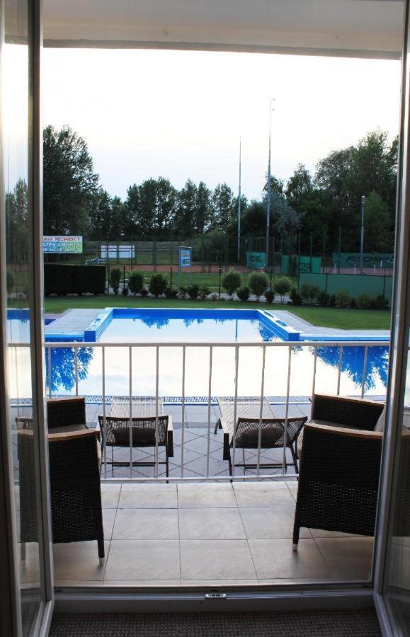 Hotel Korekt Пиещани Екстериор снимка