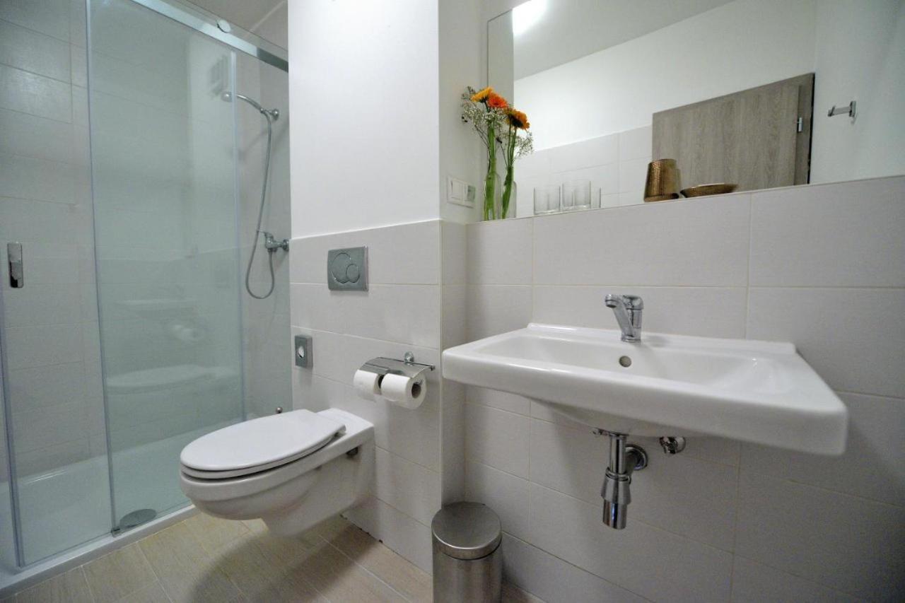 Hotel Korekt Пиещани Екстериор снимка